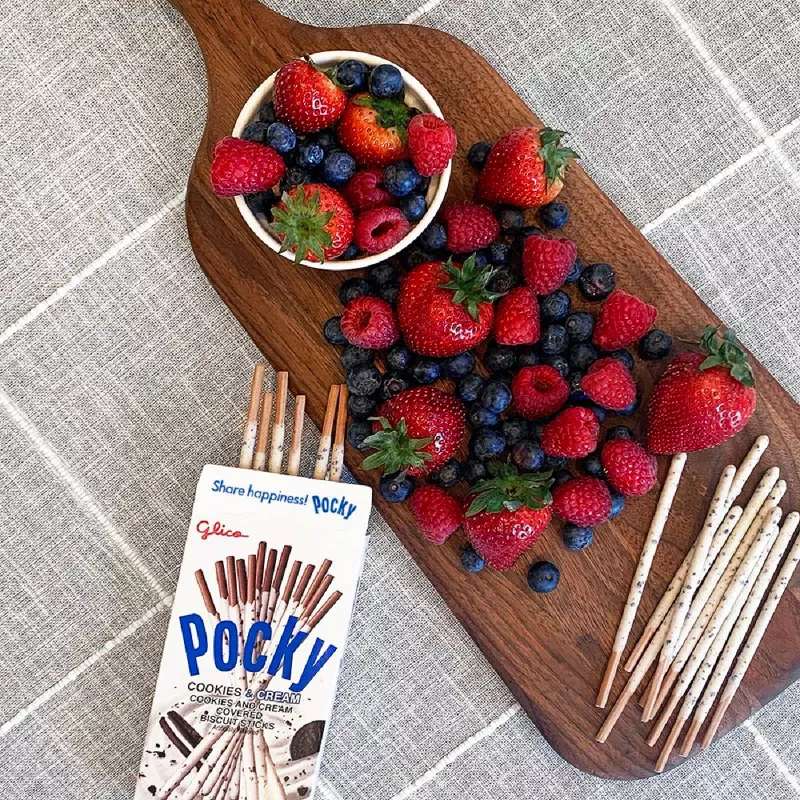 Glico Pocky Cookies & Cream