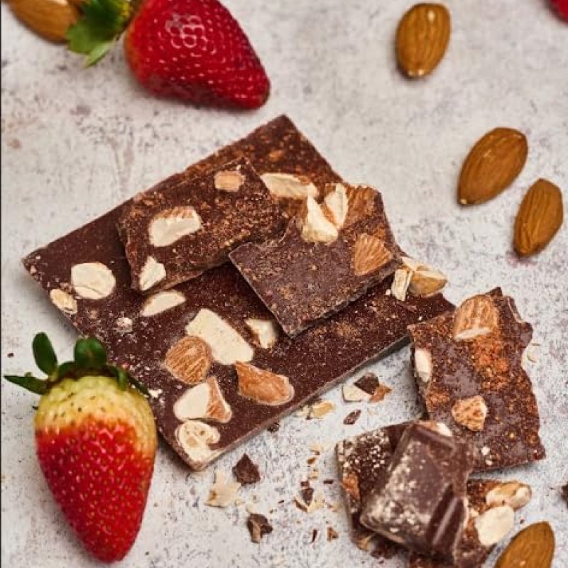 Kaffeto 70% Cacao Dark Chocolate with Almonds & Strawberry