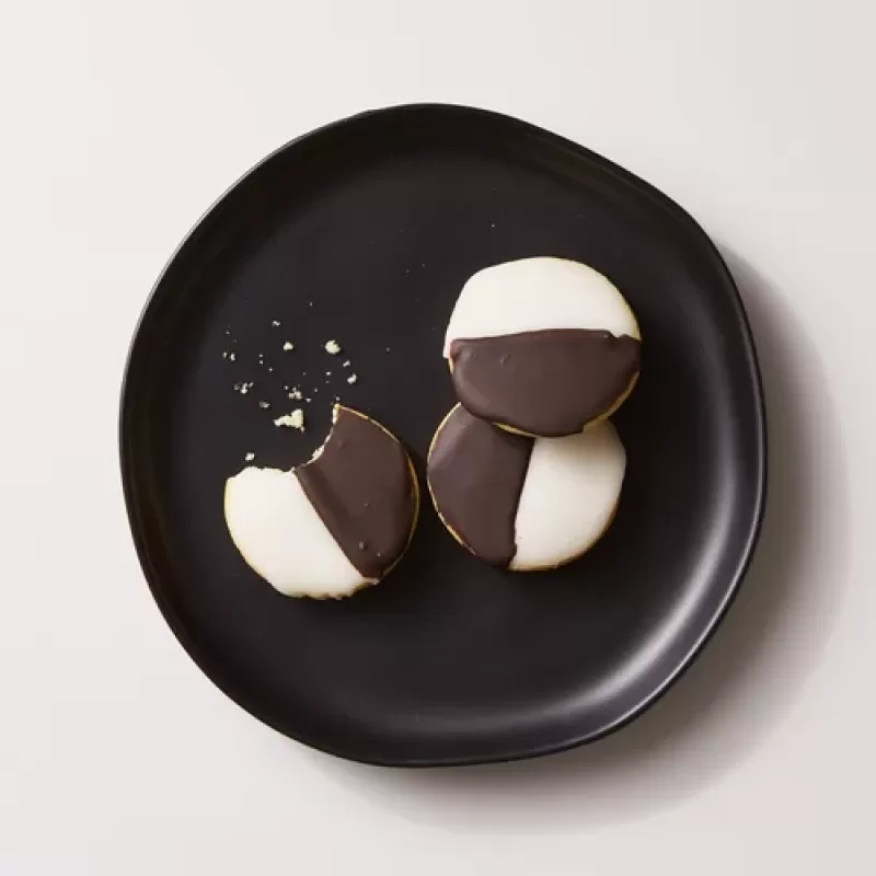 Lilly's Brooklyn Black And White Cookies